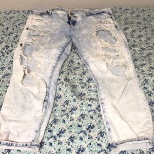 alight blue ripped jeans